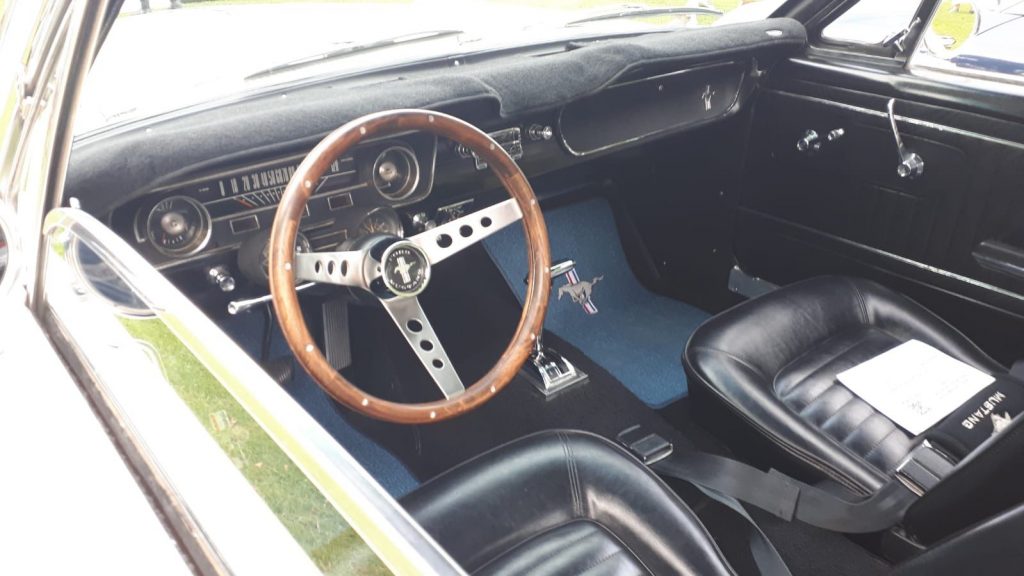 Interior White Vintage Mustang